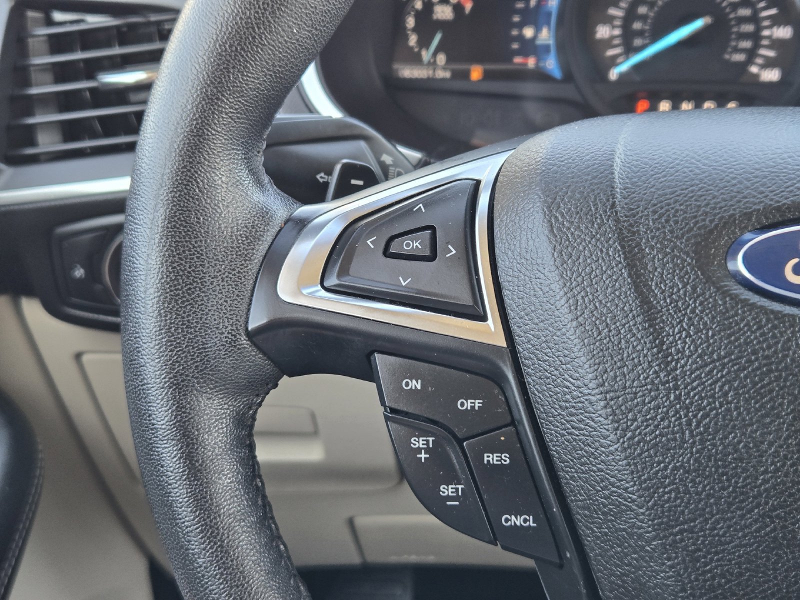 Used 2017 Ford Edge Titanium w/ Technology Package FWD image 32