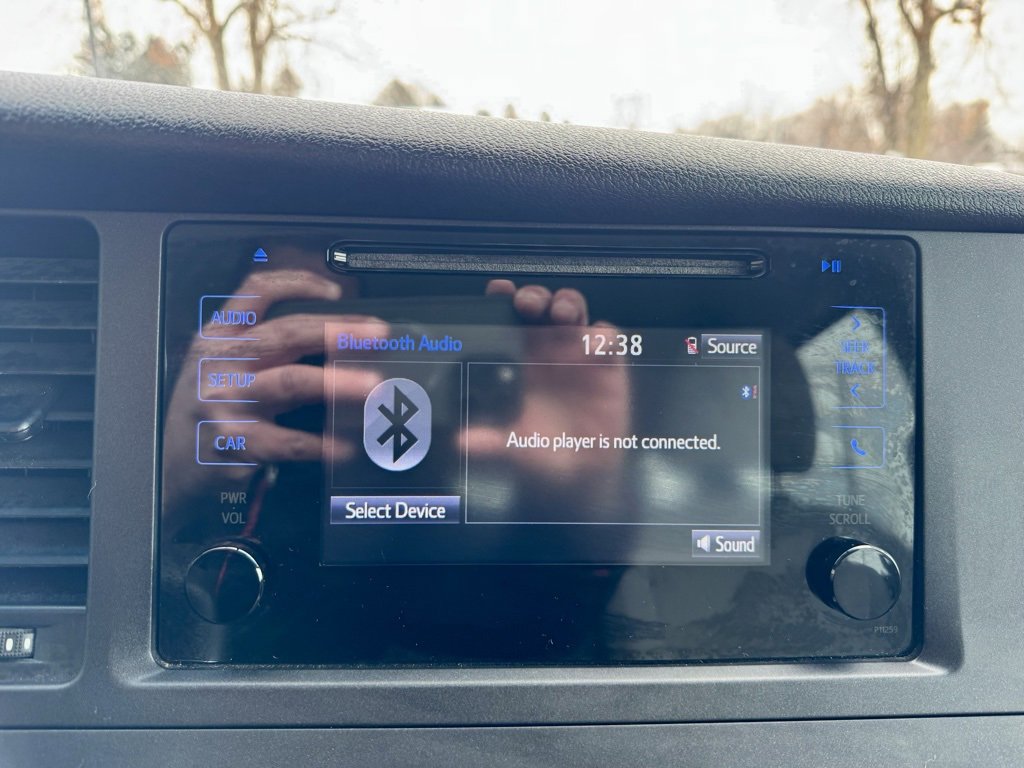 Used 2017 Toyota Sienna L image 28