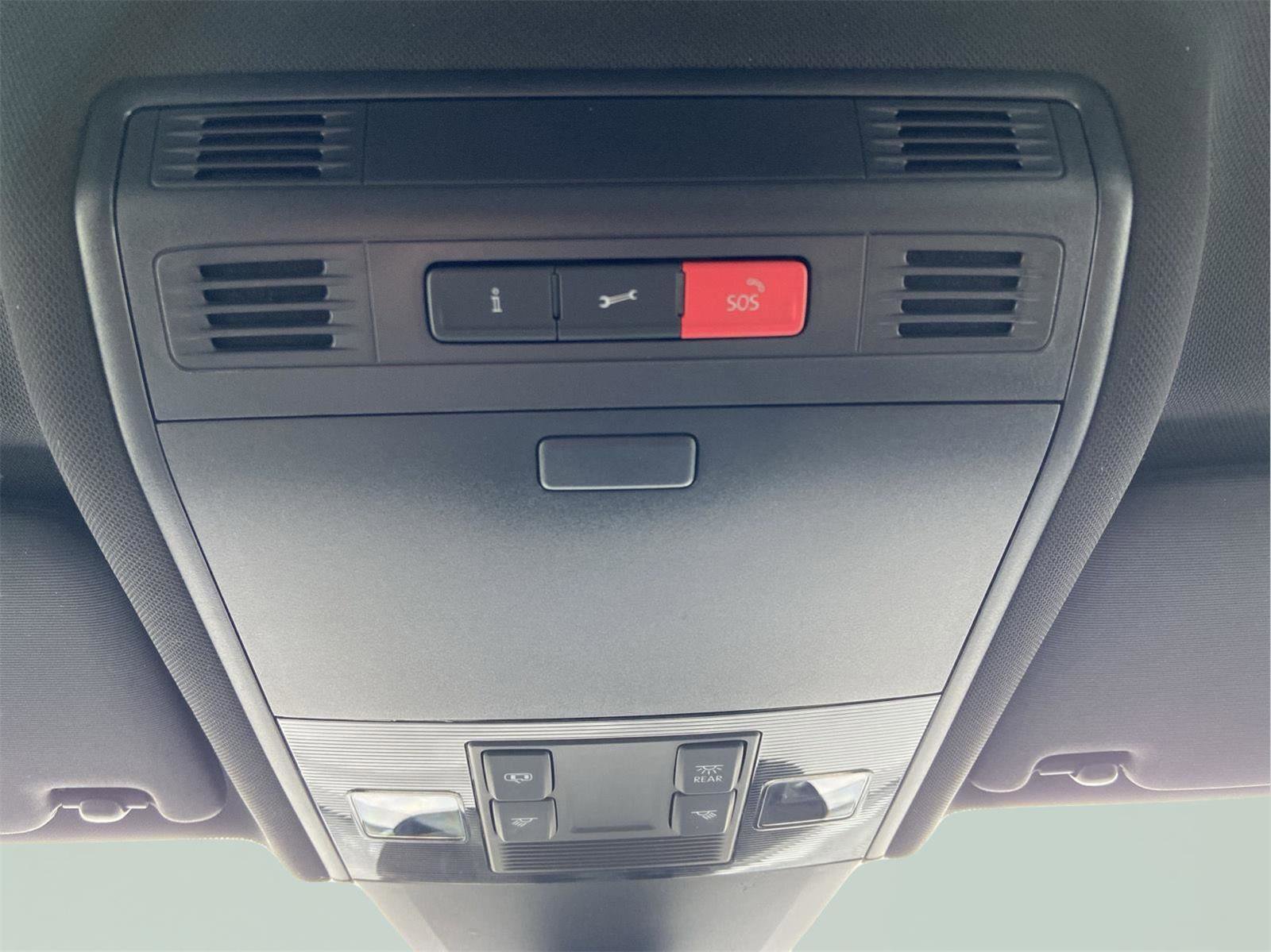 Used 2019 Volkswagen Golf R 4-Door image 38