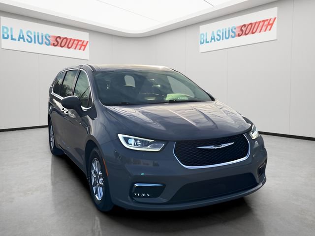 Used 2023 Chrysler Pacifica Touring-L
