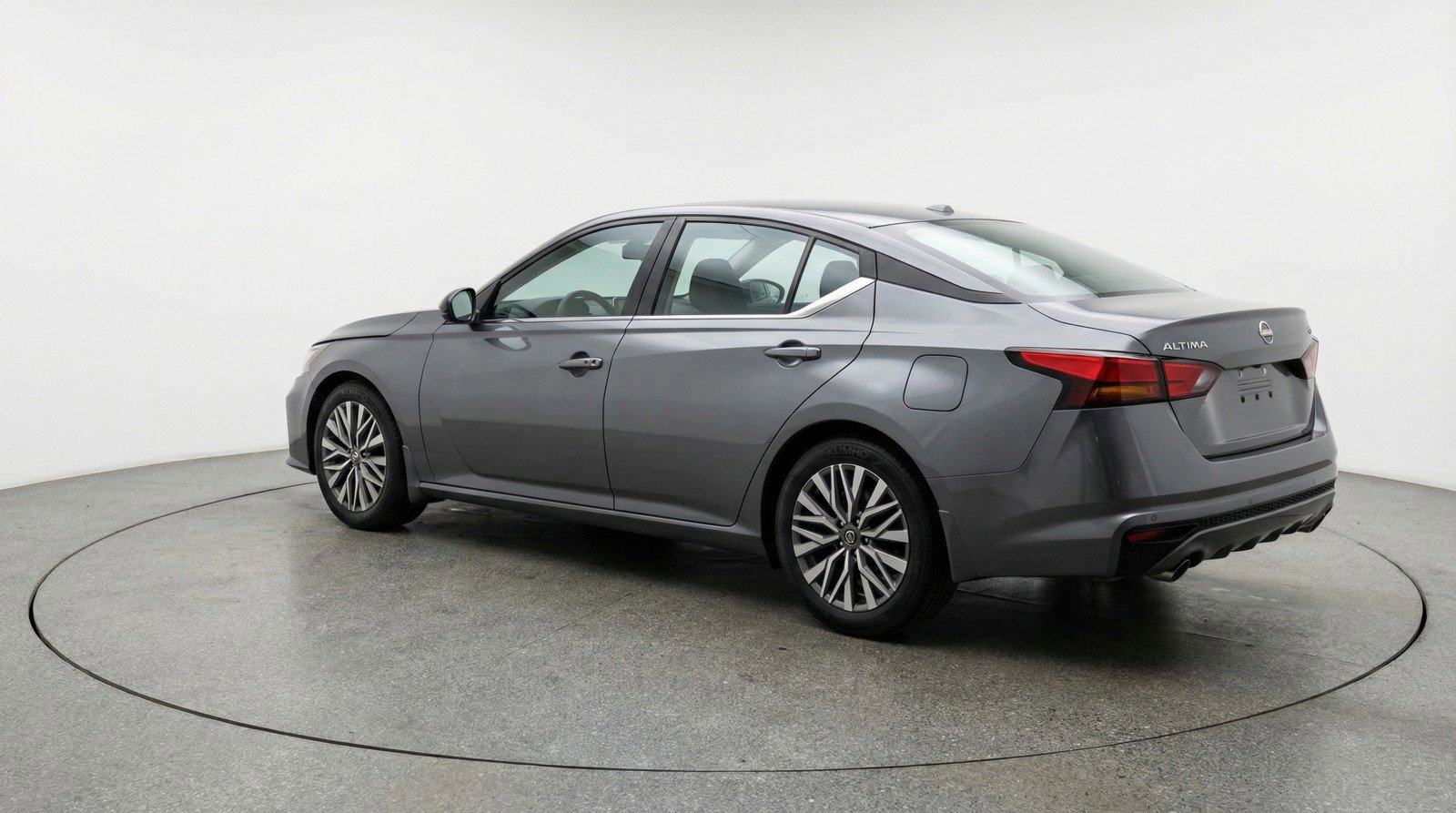 Used 2025 Nissan Altima 2.5 SV image 6