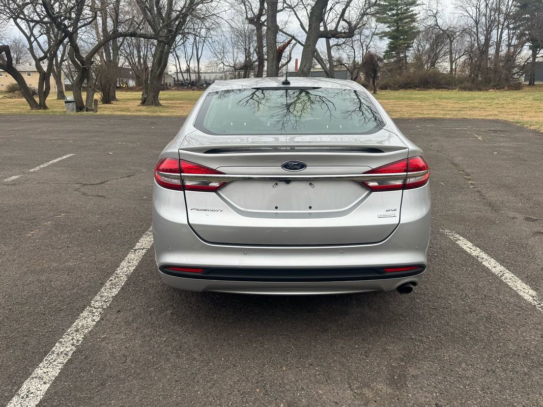 Used 2017 Ford Fusion SE w/ Equipment Group 201A image 5
