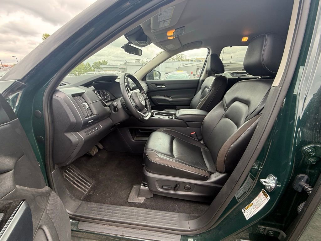 Used 2023 Nissan Pathfinder SL w/ Cargo Package AWD/4WD image 6