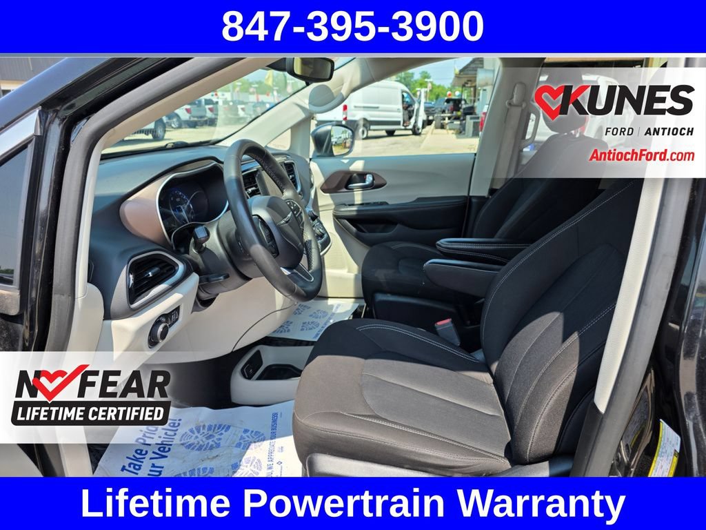 Used 2023 Chrysler Voyager LX FWD image 19