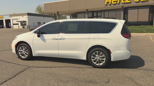 Used 2026 Chrysler Pacifica Limited AWD/4WD image 6