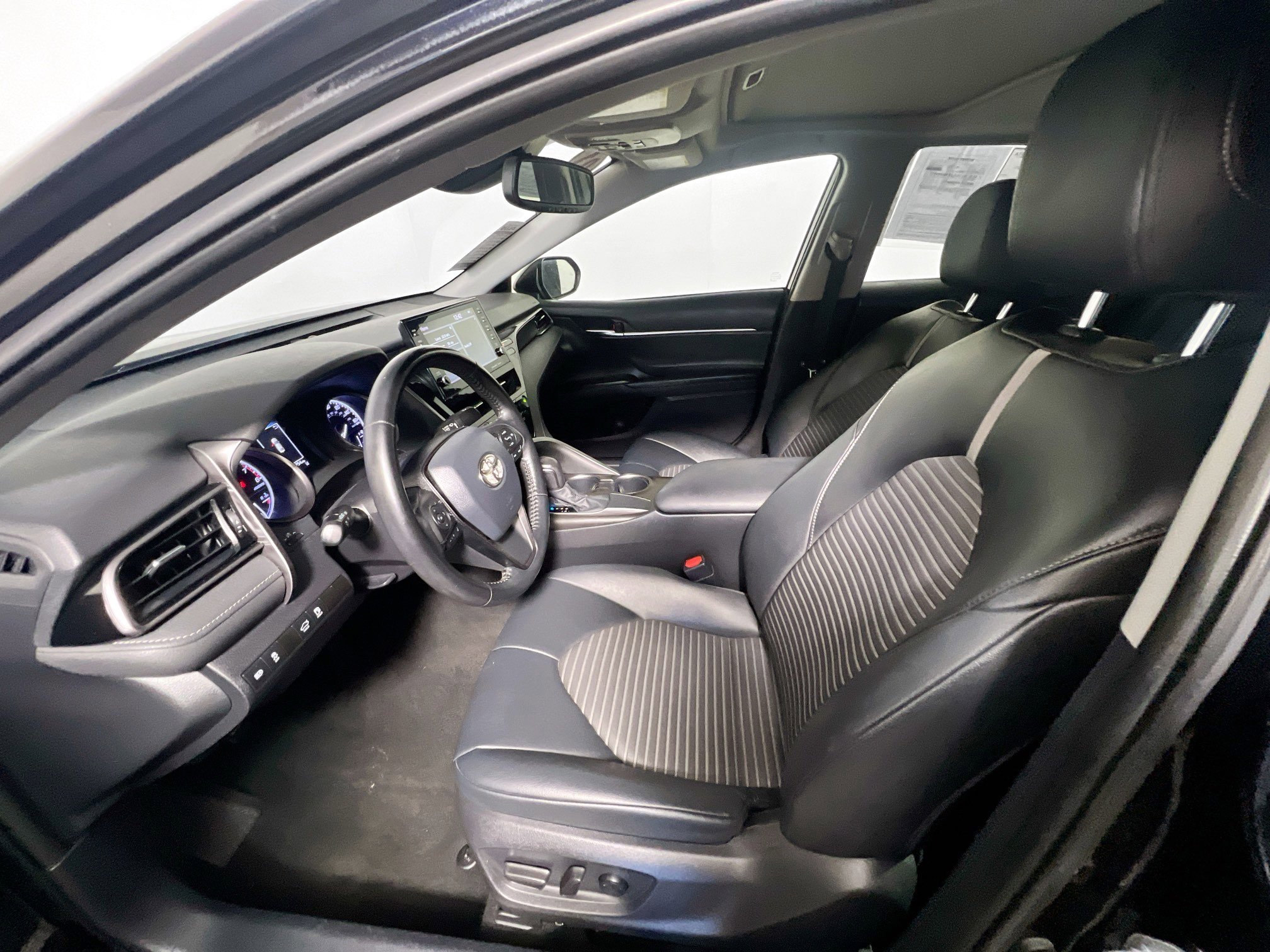 Used 2021 Toyota Camry SE w/ Audio Upgrade Package image 14