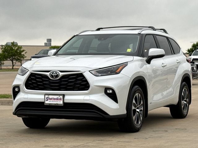 Used 2026 Toyota Highlander XLE AWD/4WD video 3