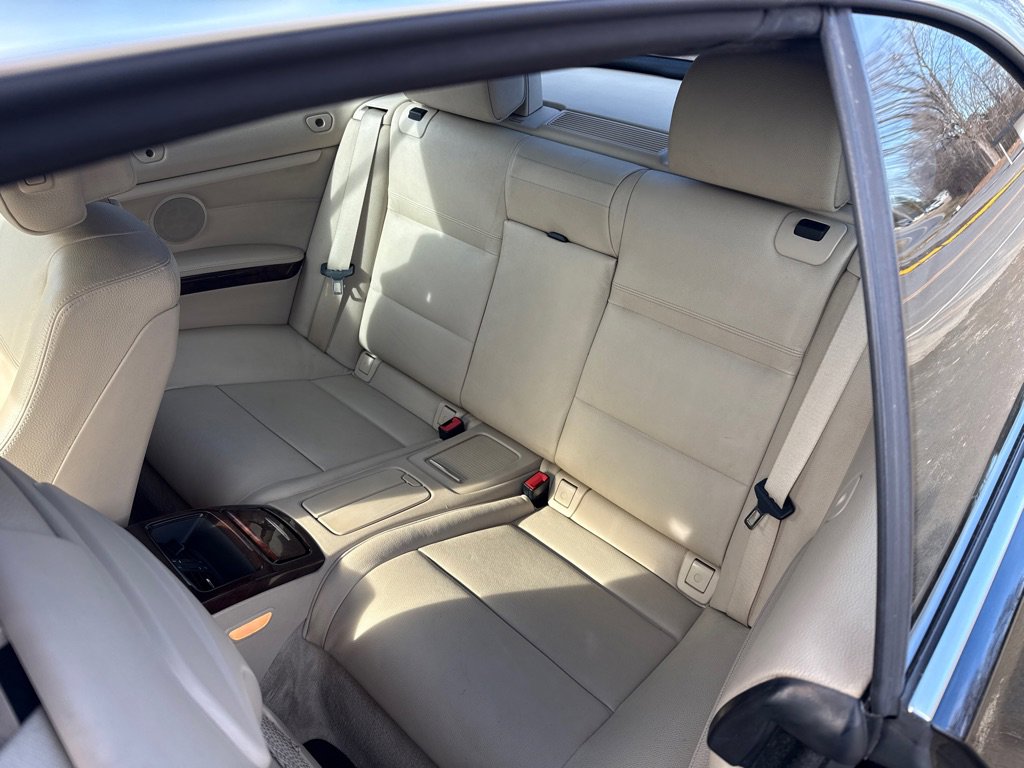 Used 2011 BMW 328i Convertible w/ M-Sport Package image 10