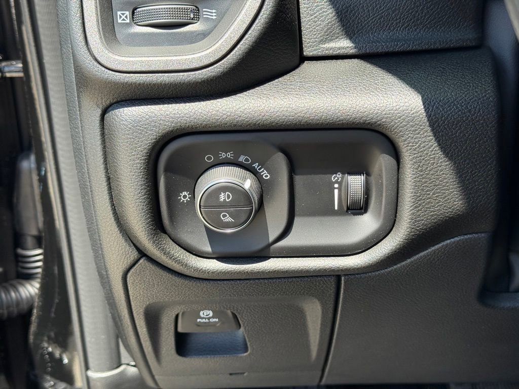 New 2026 RAM 1500 Express AWD/4WD image 17