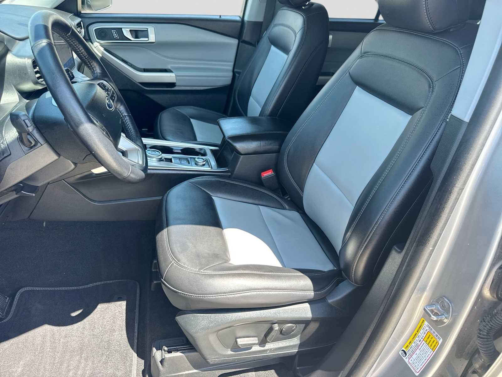 Used 2022 Ford Explorer XLT w/ Equipment Group 202A AWD/4WD image 15