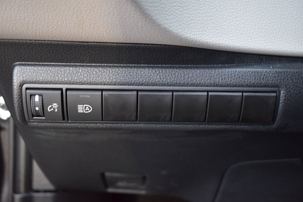 Used 2025 Toyota Corolla LE image 37