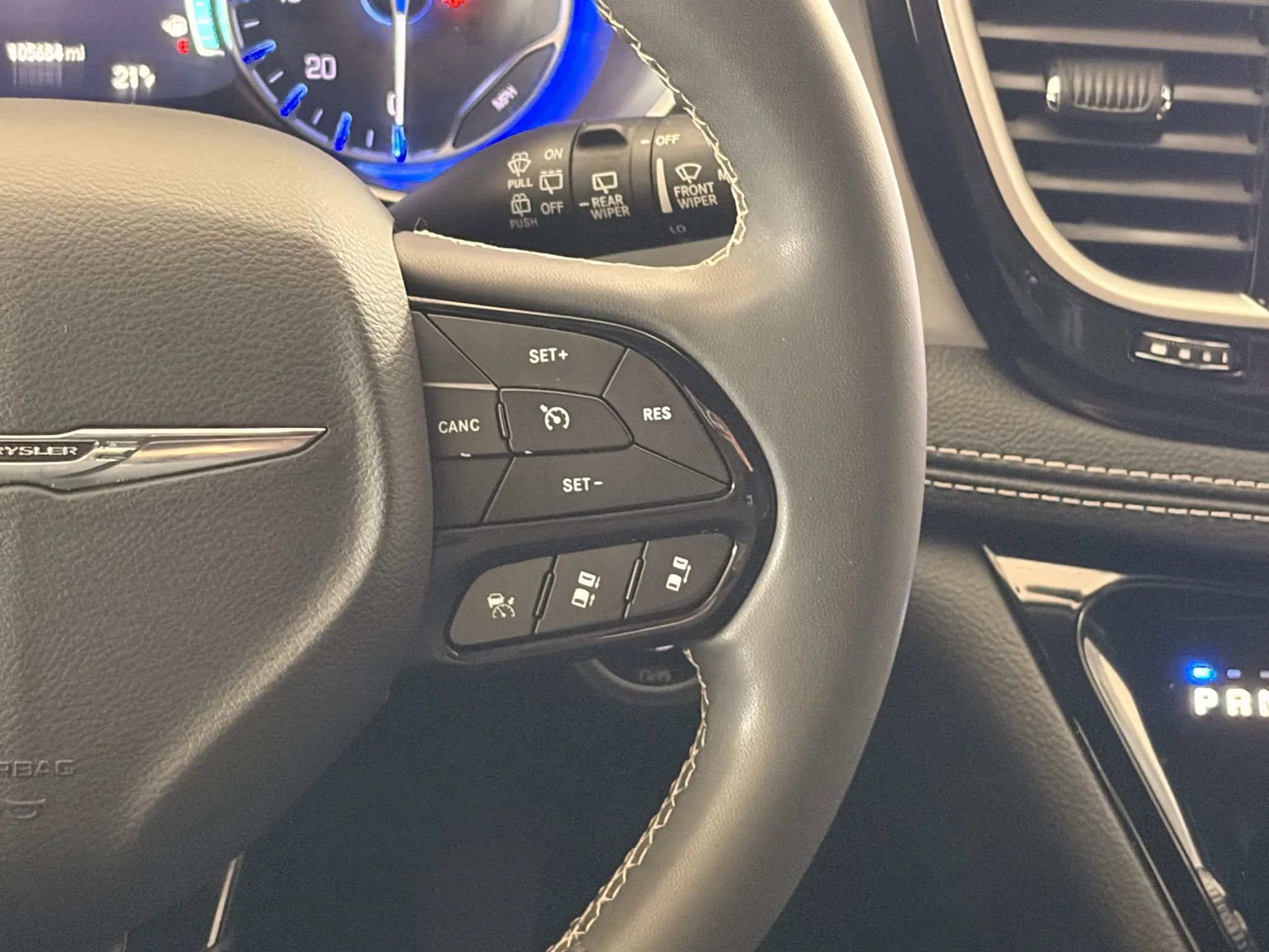 Used 2023 Chrysler Pacifica Touring image 26