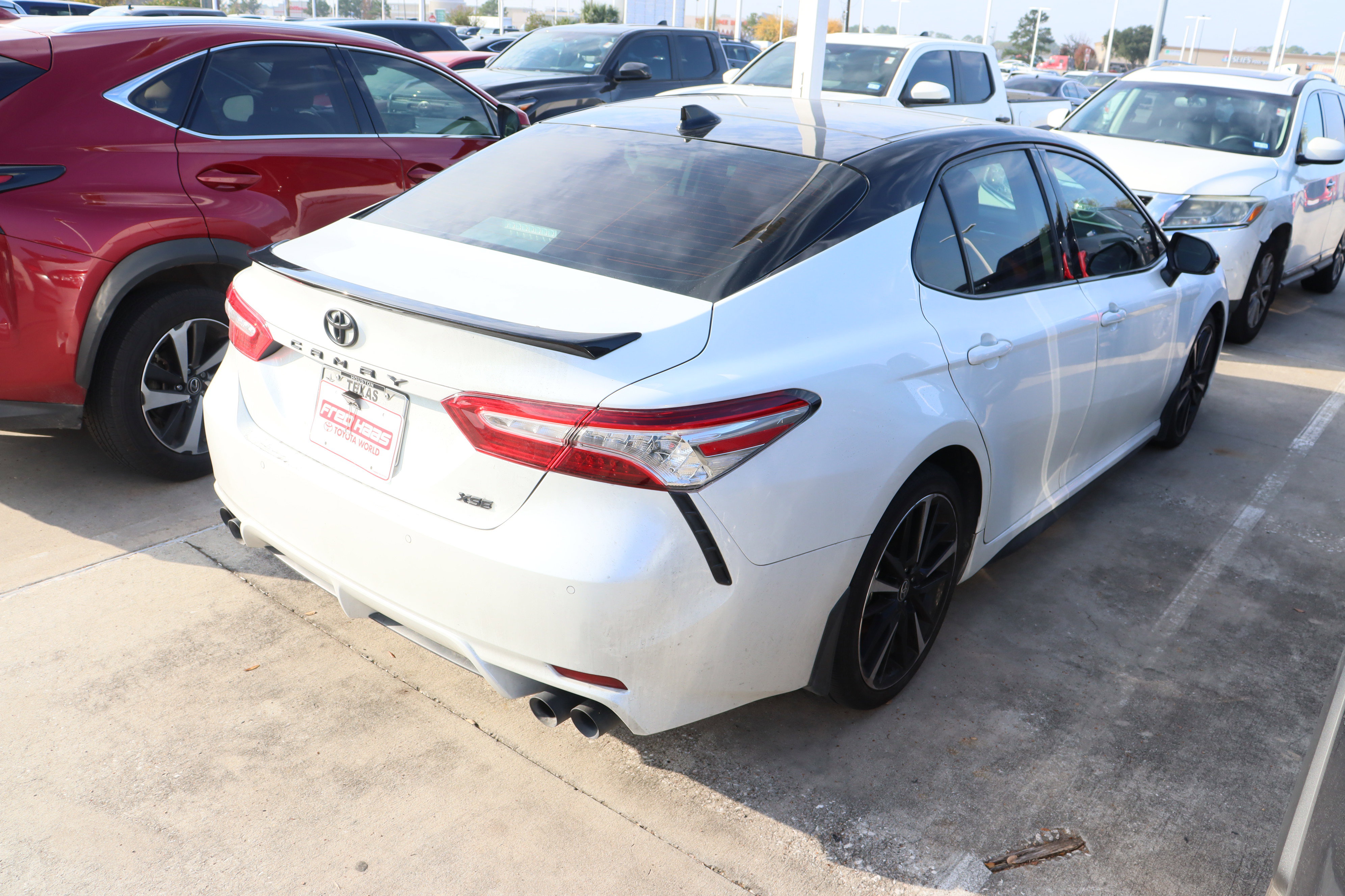 Used 2020 Toyota Camry XSE image 9
