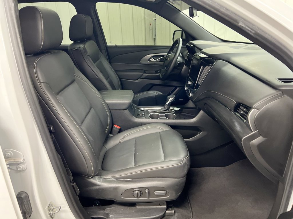 Used 2023 Chevrolet Traverse LT w/ LT Premium Package AWD/4WD image 23