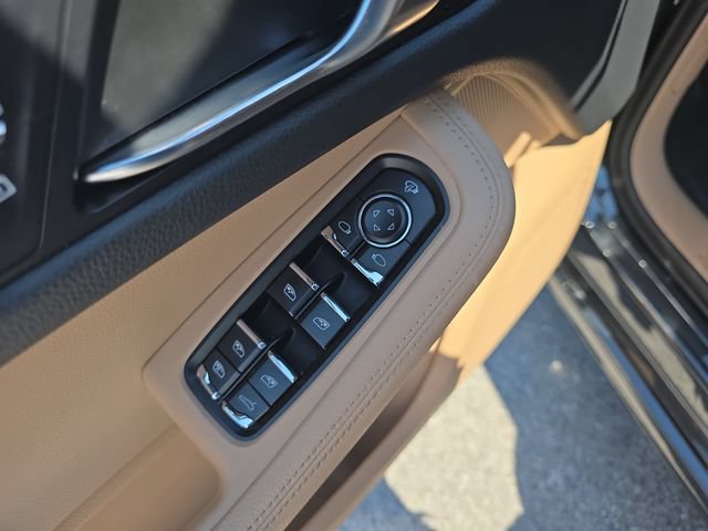 Used 2023 Porsche Macan Turbo AWD/4WD image 19