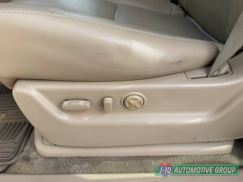 Used 2013 Chevrolet Avalanche LTZ AWD/4WD image 24