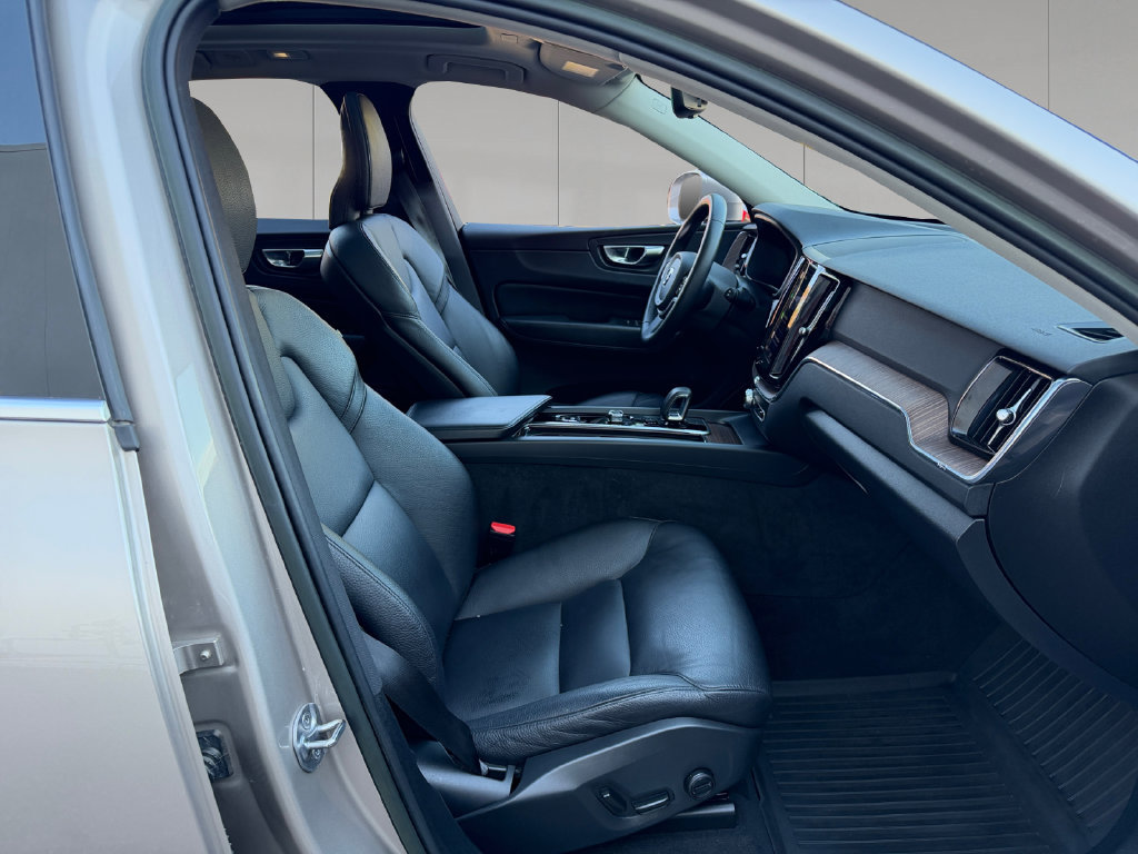 Used 2023 Volvo XC60 B5 Plus w/ Climate Package AWD/4WD image 18