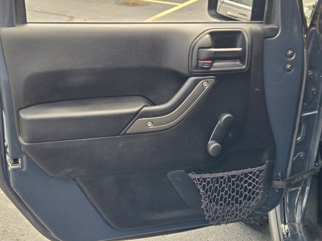 Used 2017 Jeep Wrangler Unlimited Willys image 16