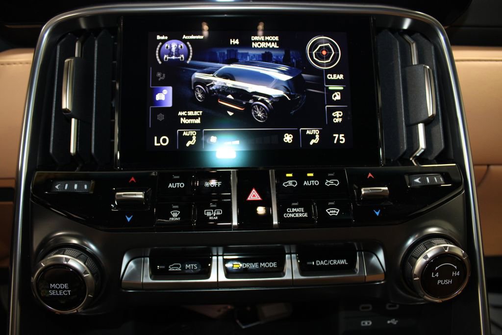 Used 2025 Lexus LX 700h Luxury image 65