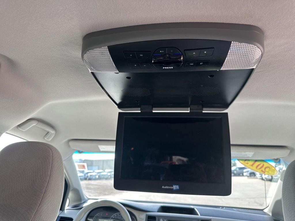 Used 2013 Toyota Sienna LE FWD image 29