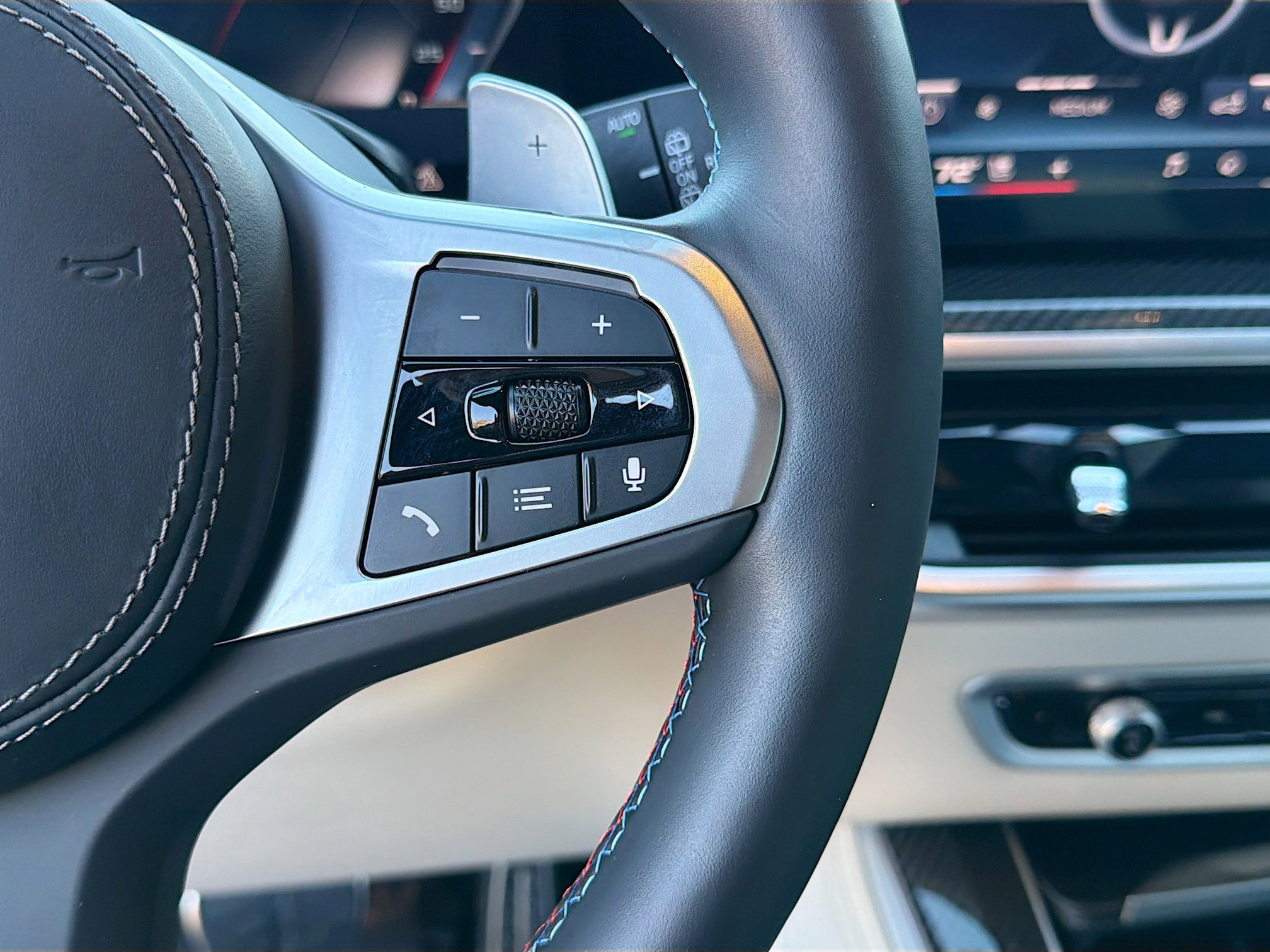 Used 2025 BMW X5 M60i image 38