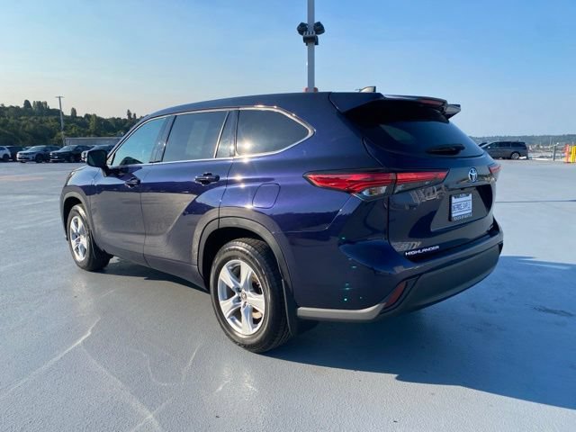 Used 2022 Toyota Highlander LE AWD/4WD image 6