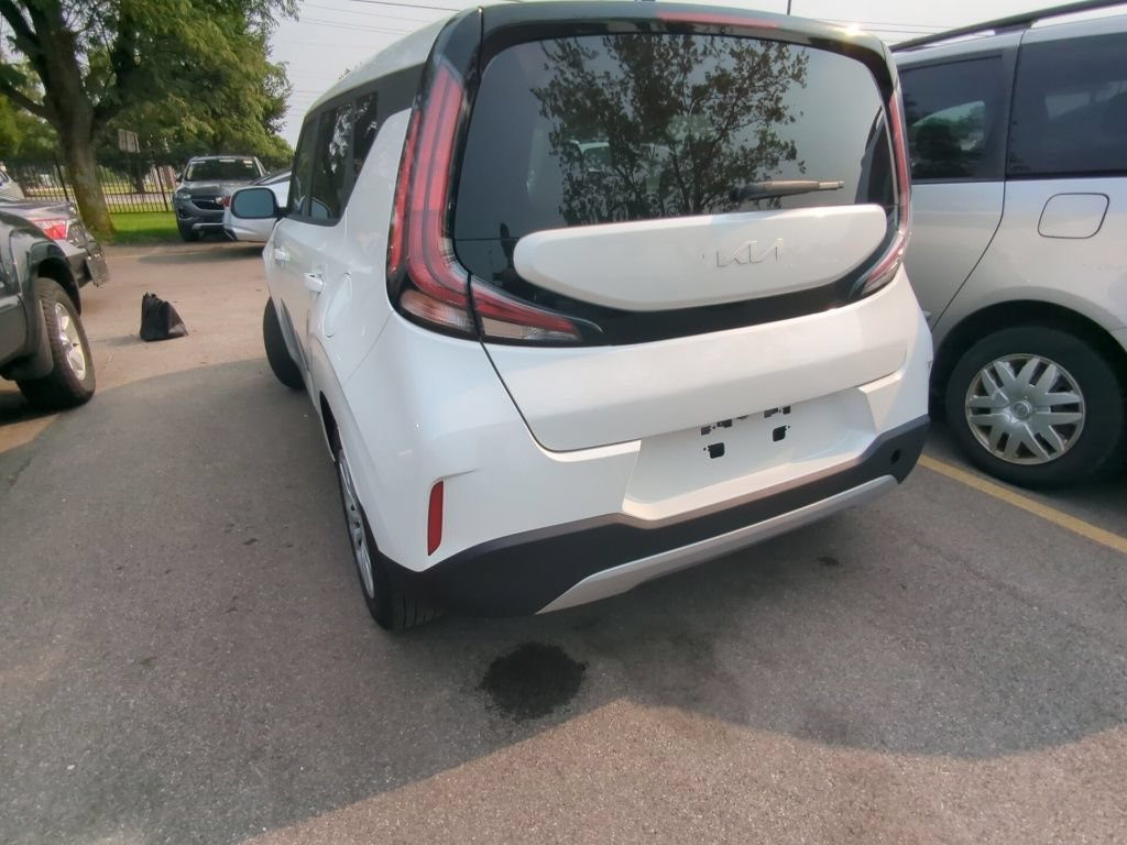 Used 2025 Kia Soul LX FWD image 4