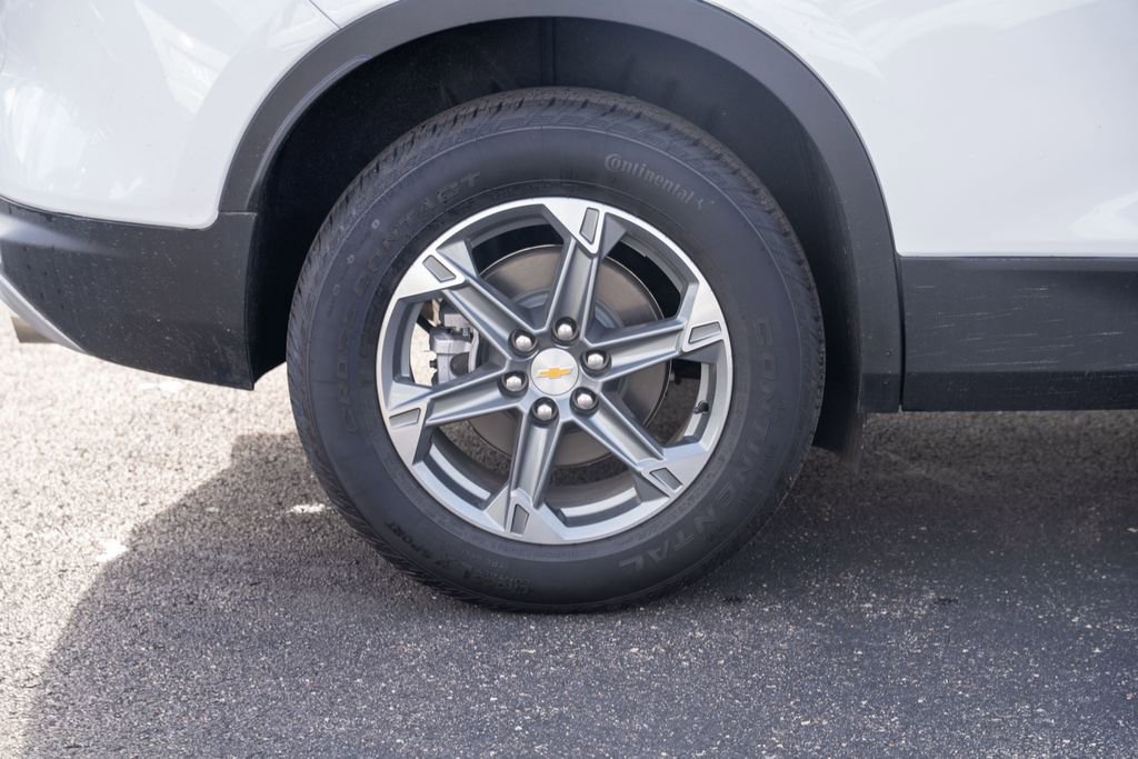 Used 2025 Chevrolet Blazer LT image 9