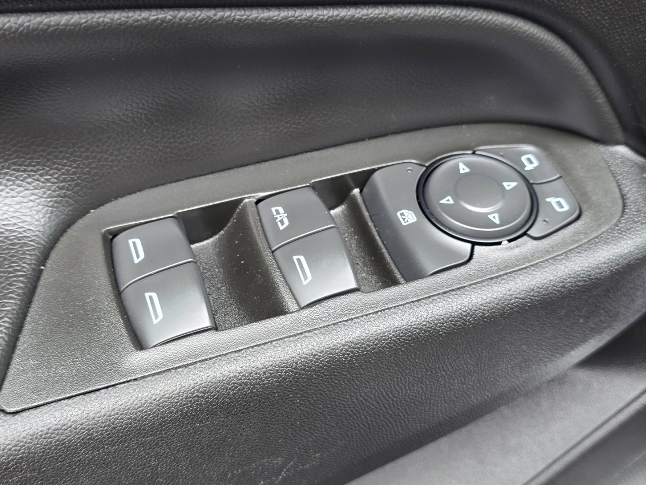 Used 2022 Chevrolet Equinox LT w/ LPO, Floor Liner Package image 17