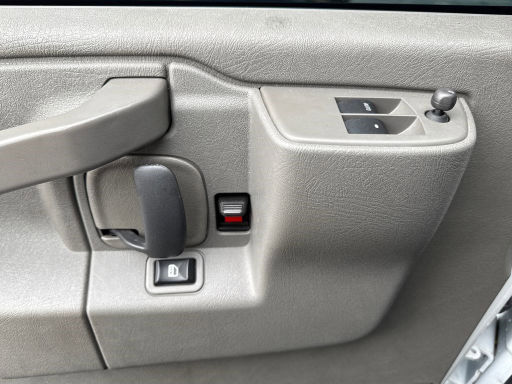 Used 2022 Chevrolet Express 2500 RWD image 21