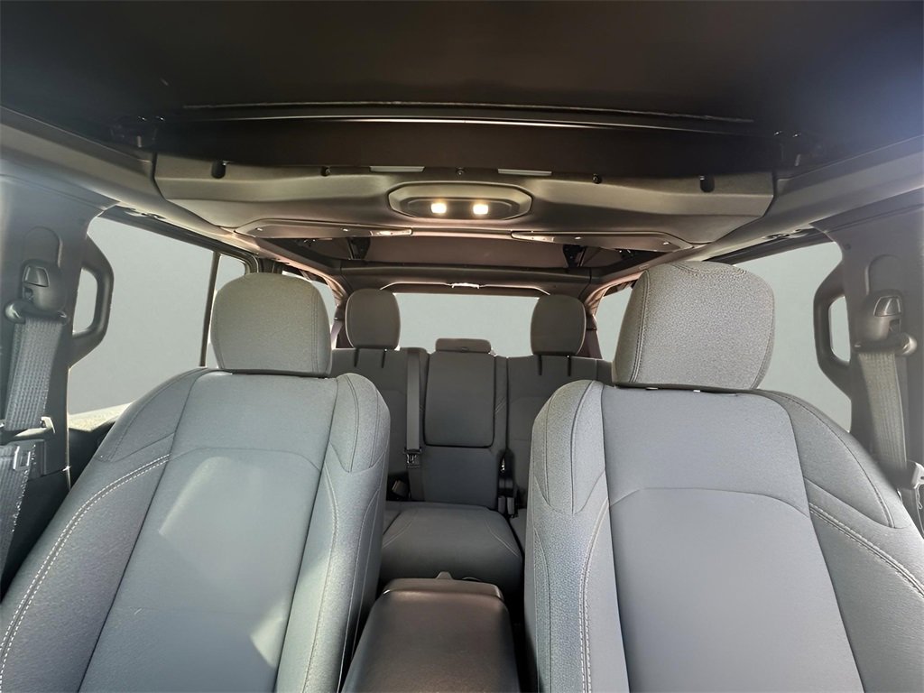 Used 2024 Jeep Wrangler Unlimited w/ Convenience Group image 14