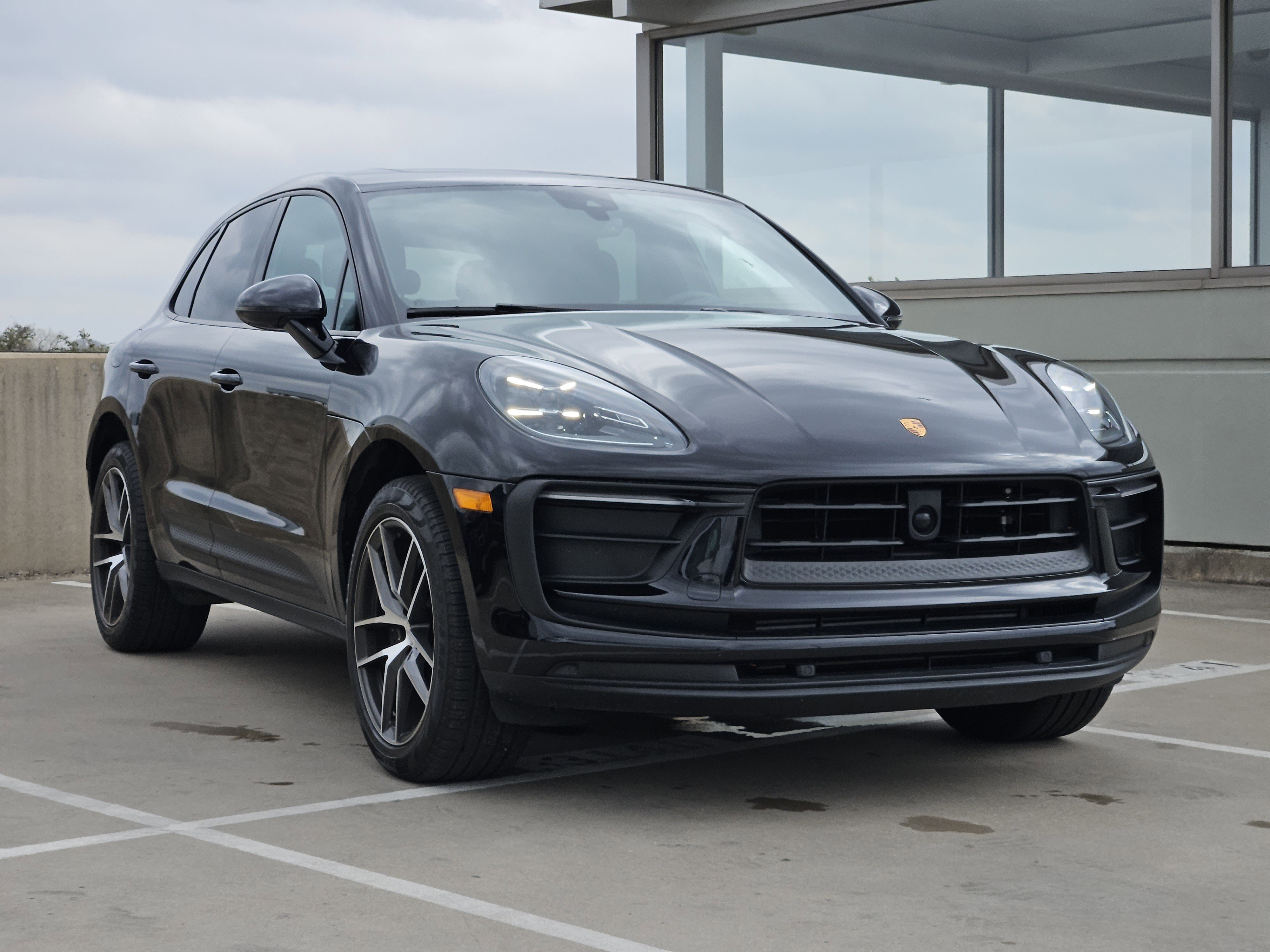 Certified 2025 Porsche Macan image 10