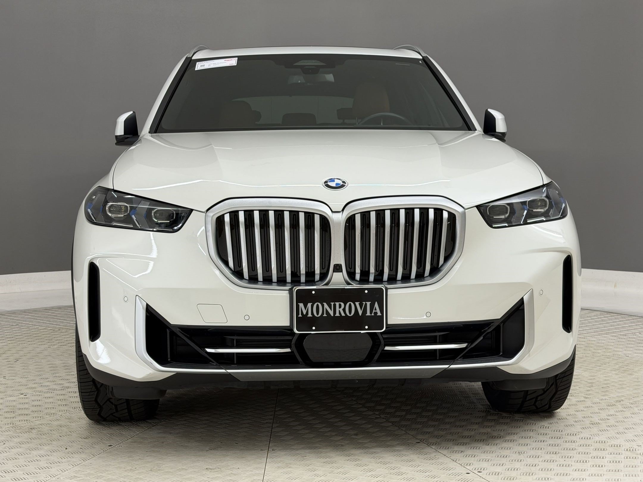 Used 2024 BMW X5 xDrive40i w/ Premium Package AWD/4WD image 6