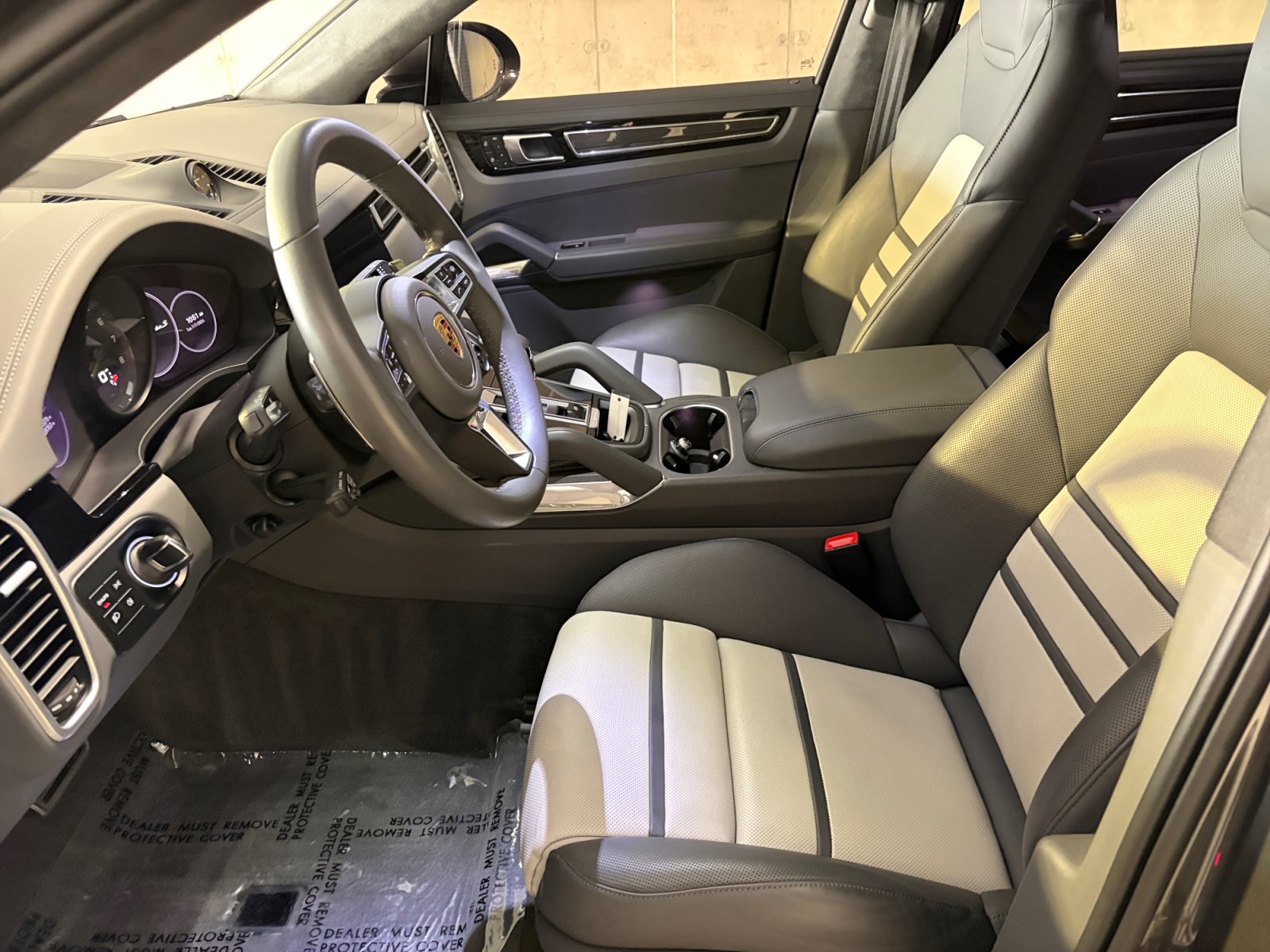 Certified 2023 Porsche Cayenne Turbo S AWD/4WD image 16