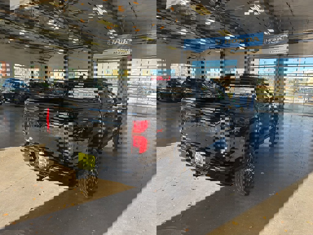 Used 2023 Chevrolet Colorado LT w/ LT Convenience Package III image 5