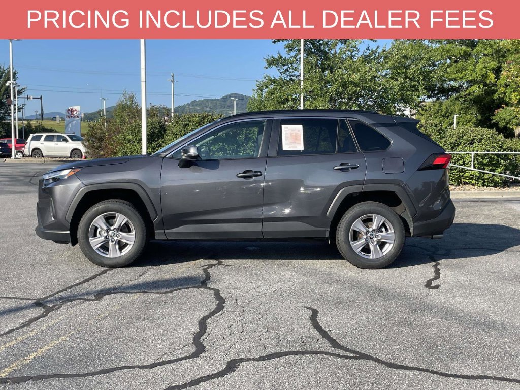 Used 2025 Toyota RAV4 XLE AWD/4WD image 2