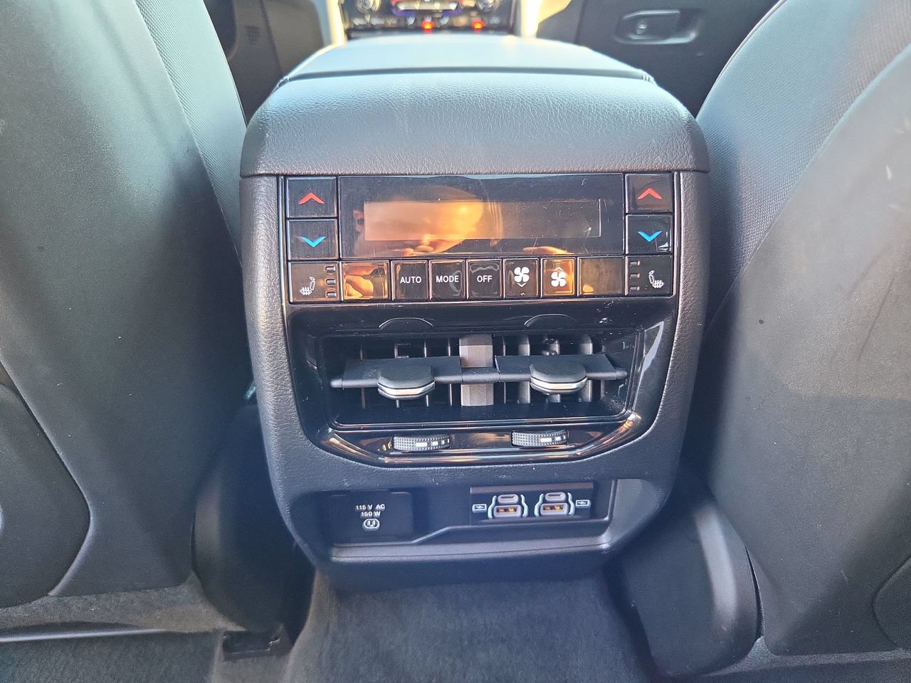Used 2022 Jeep Grand Cherokee Overland w/ Advanced Protech Group III AWD/4WD image 17