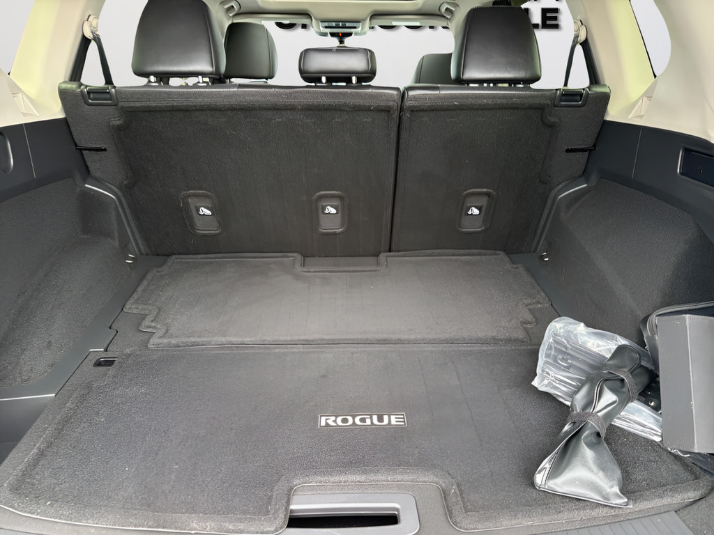 Used 2024 Nissan Rogue Platinum w/ Platinum Premium Package FWD image 12