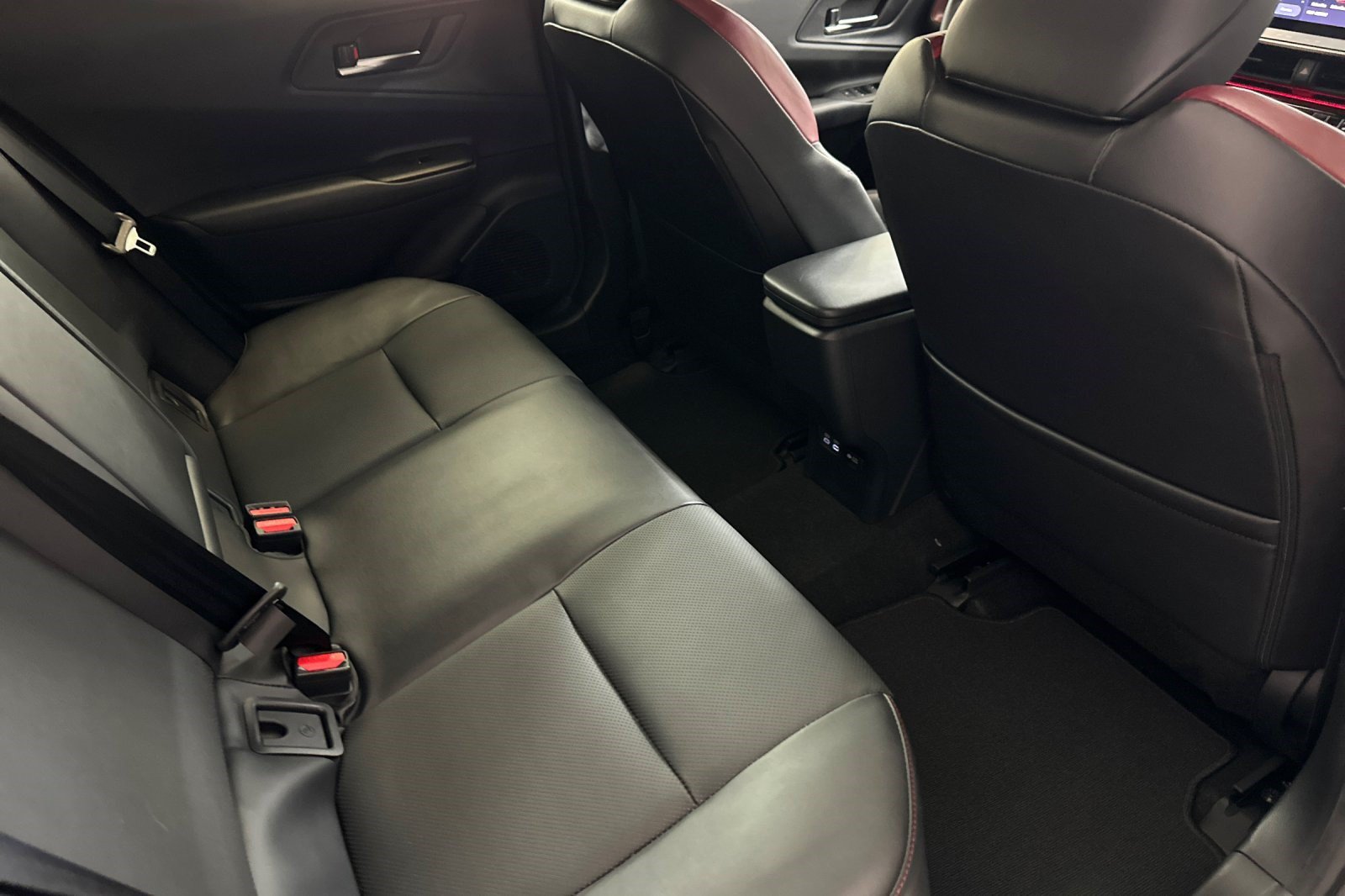 Used 2024 Toyota Prius Prime FWD image 32