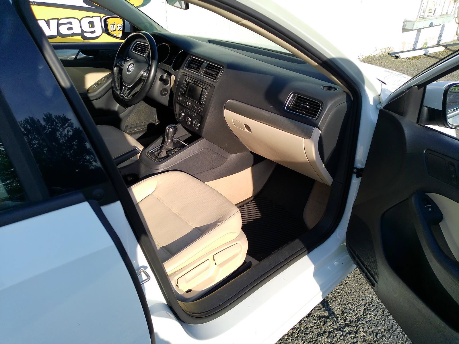 Used 2015 Volkswagen Jetta SE FWD image 41