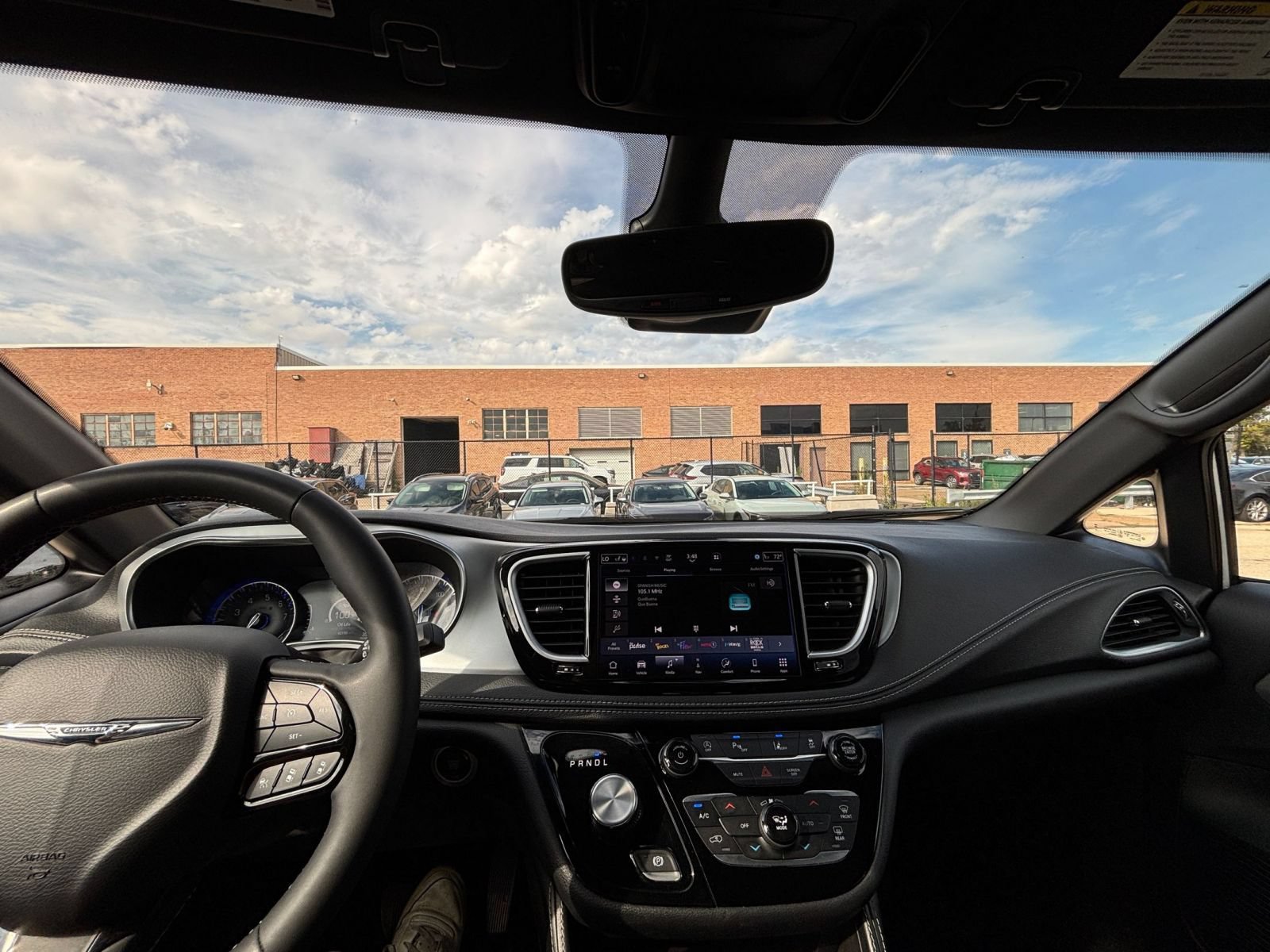Used 2025 Chrysler Pacifica Limited FWD image 34