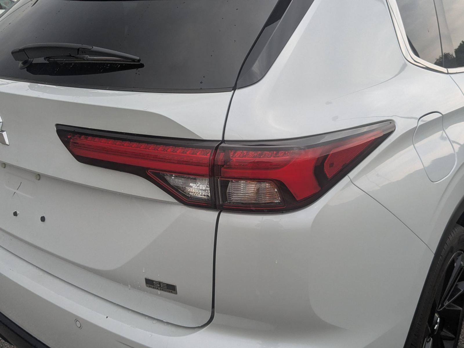 Used 2024 Mitsubishi Outlander SE Black Edition FWD image 37