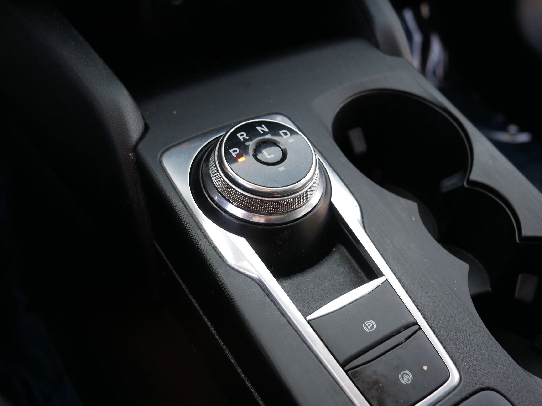 Used 2020 Ford Escape SE Sport image 28