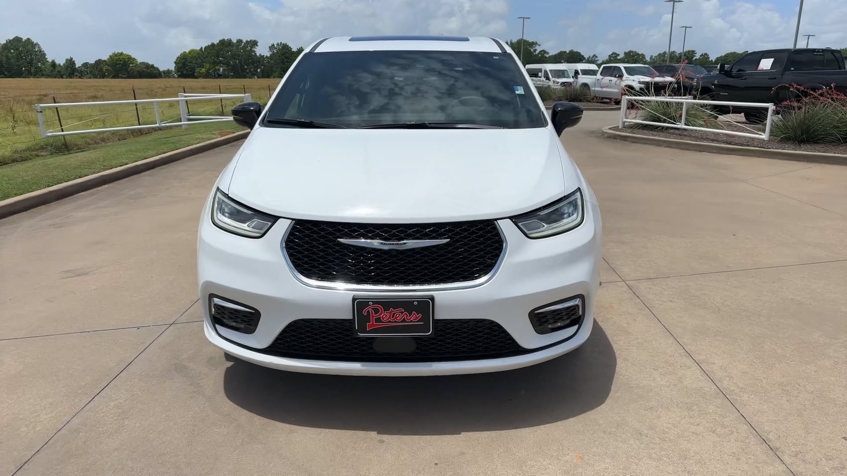 Used 2026 Chrysler Pacifica Limited AWD/4WD image 4