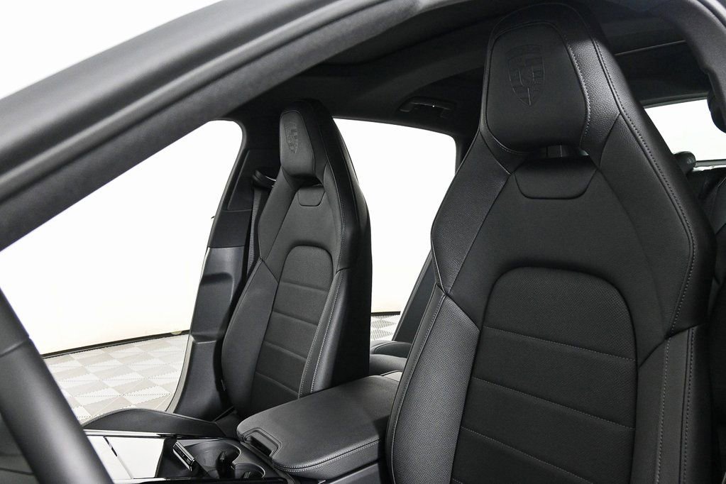 Used 2025 Porsche Panamera RWD image 5