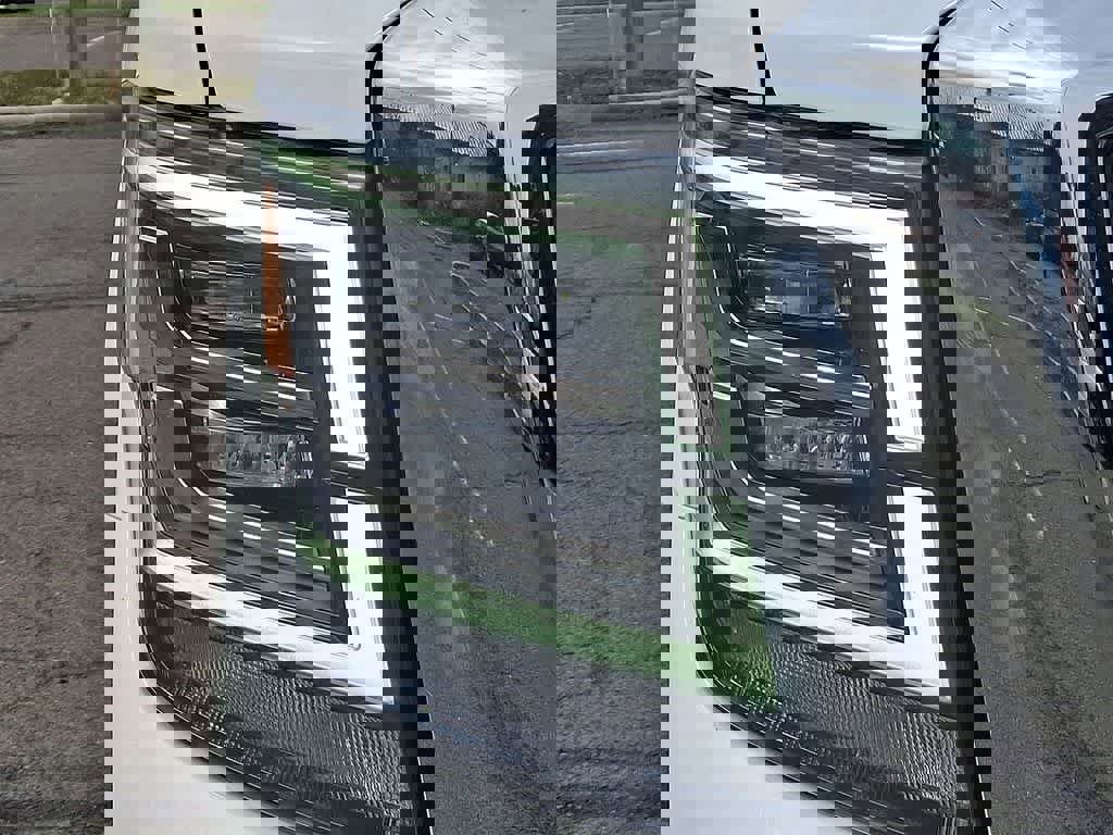 Used 2021 Nissan Titan SL w/ Moonroof Package image 27