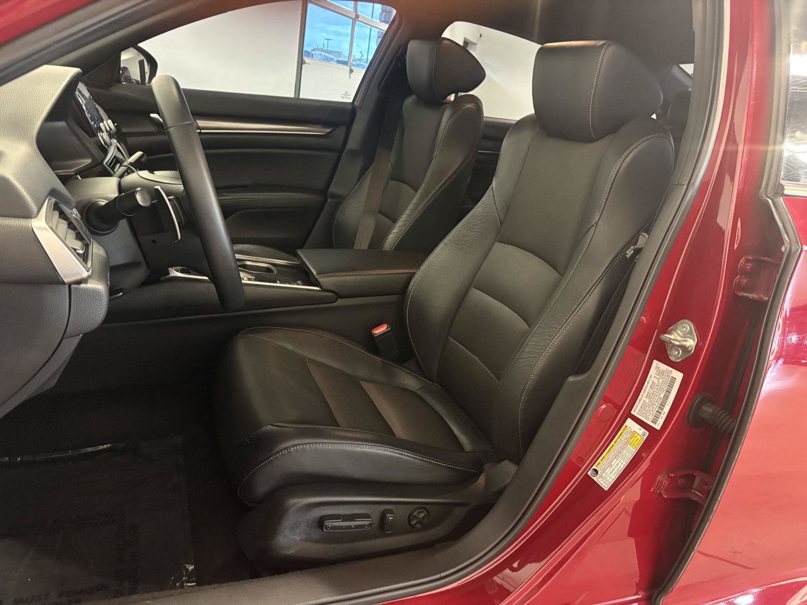Used 2018 Honda Accord Sport image 14