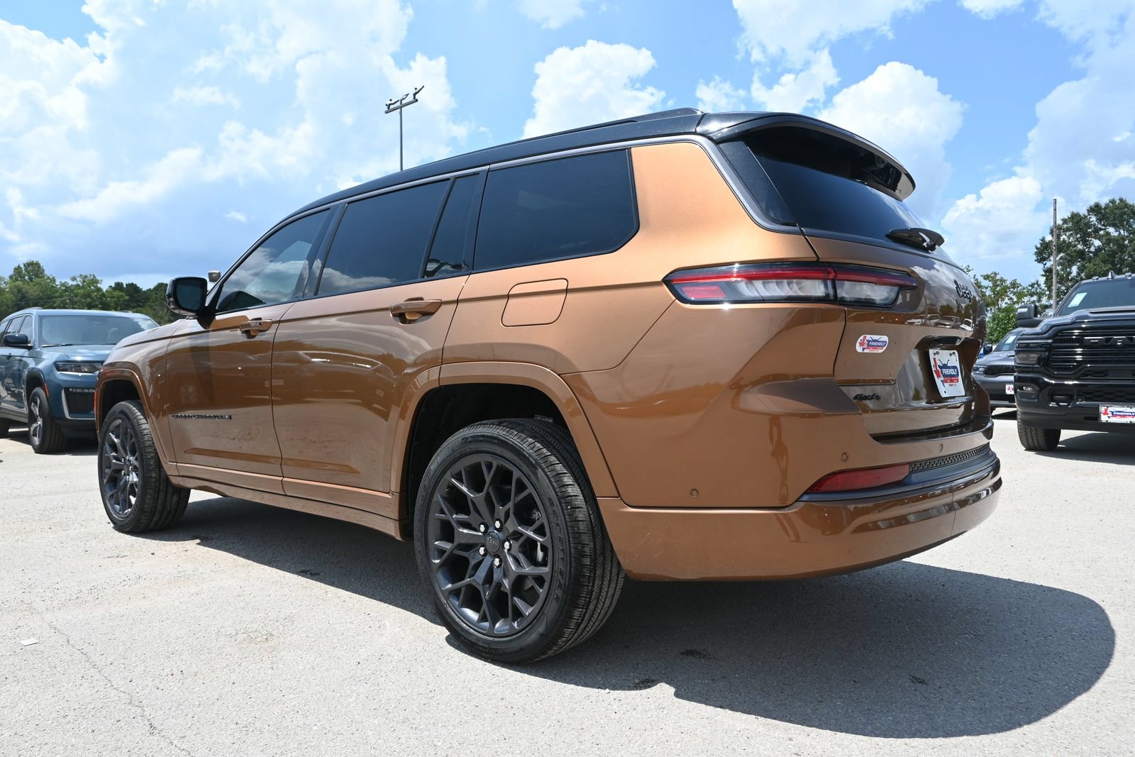 New 2026 Jeep Grand Cherokee L Summit AWD/4WD image 2