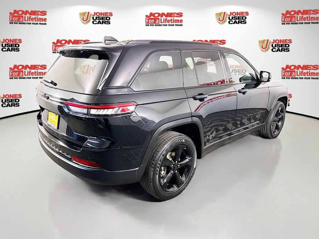 Used 2023 Jeep Grand Cherokee Altitude AWD/4WD image 17