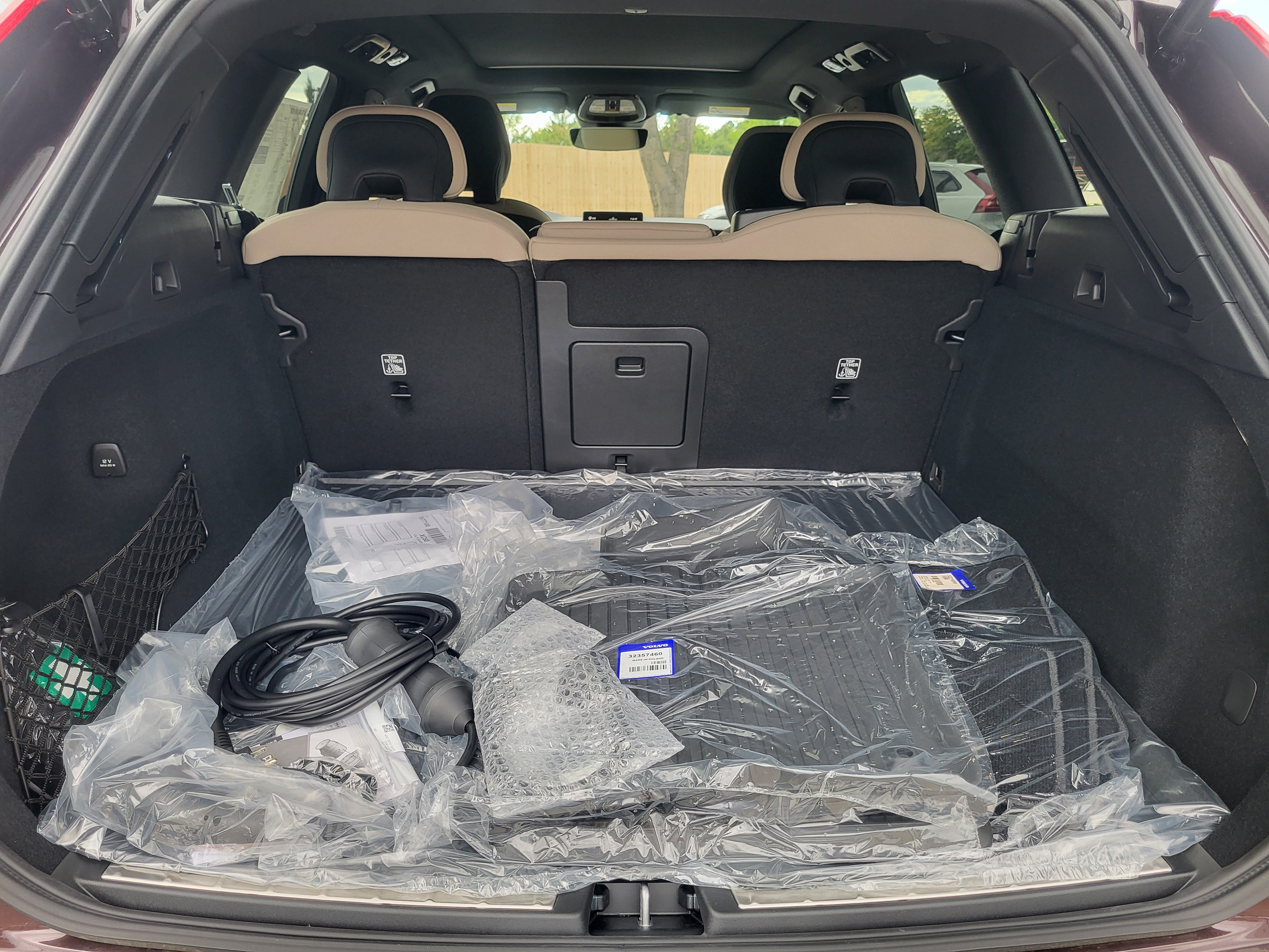New 2026 Volvo XC60 T8 Plus w/ Protection Package Premier AWD/4WD image 15